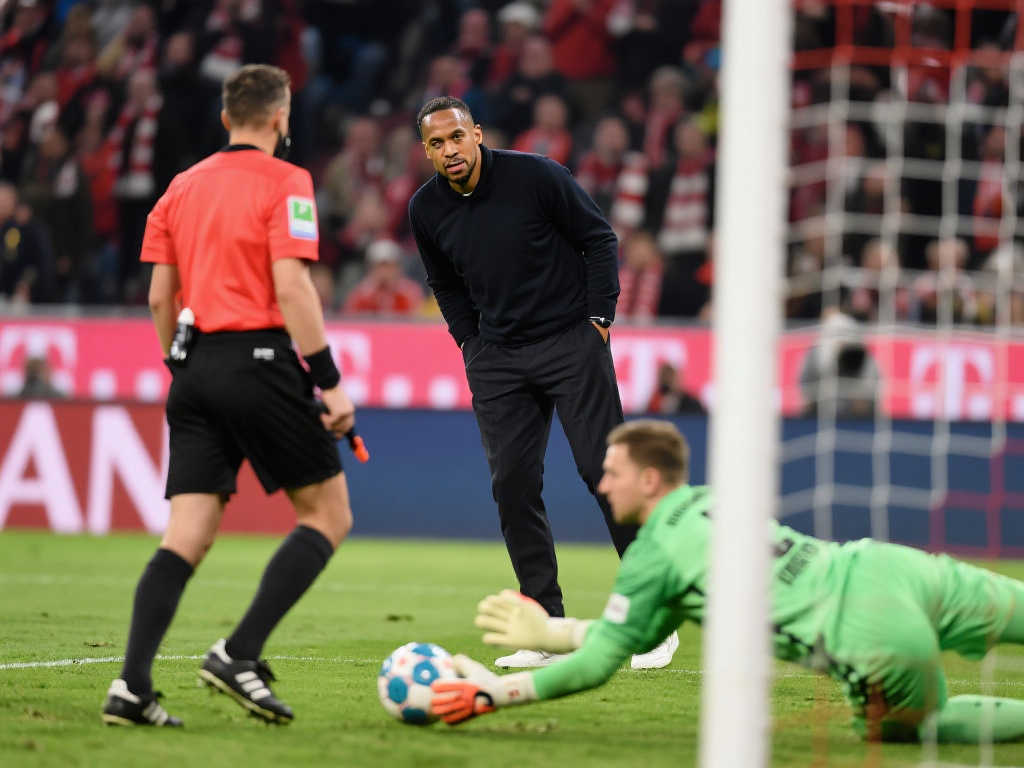 西蒙尼以索 西蒙尼以索